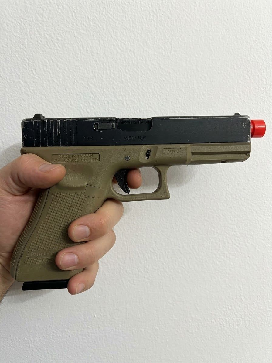 Replica glock 17 we scarrellante a gas, We, Softair usato garantito - foto 2